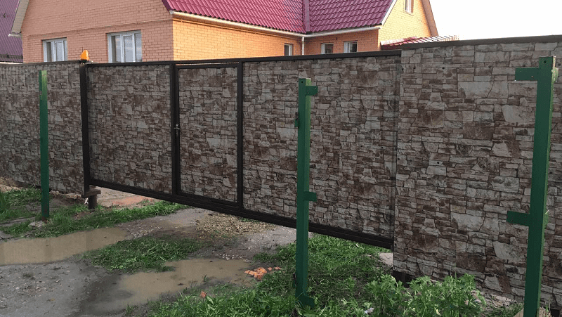 Ворота откатные со встроенной калиткой, профлист под камень, Выльгорт